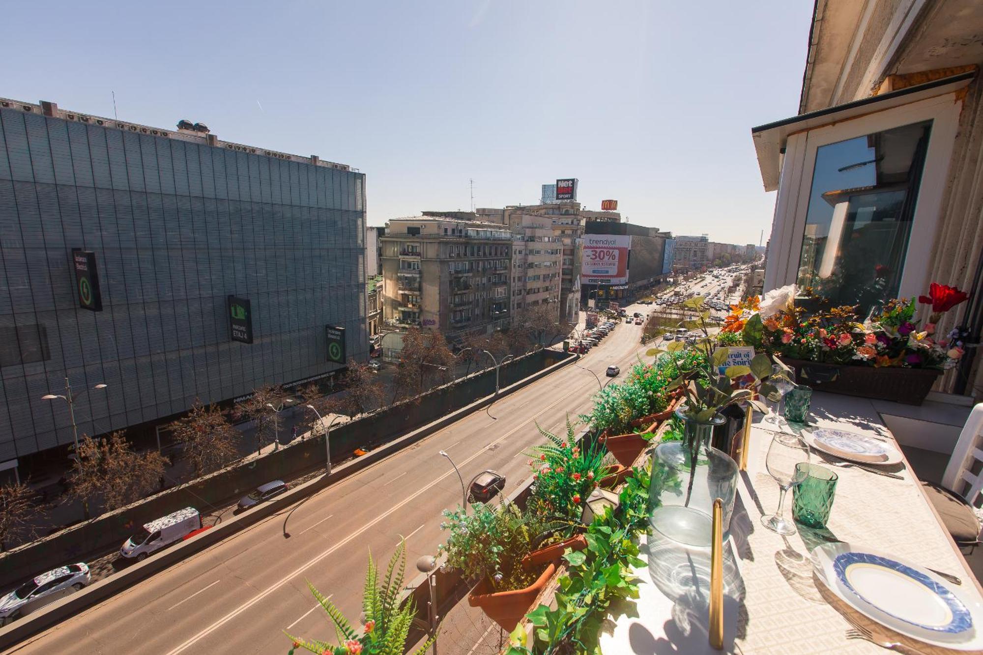 Old Town Apartment With Amazing View From The Balcony Bucureşti Eksteriør bilde