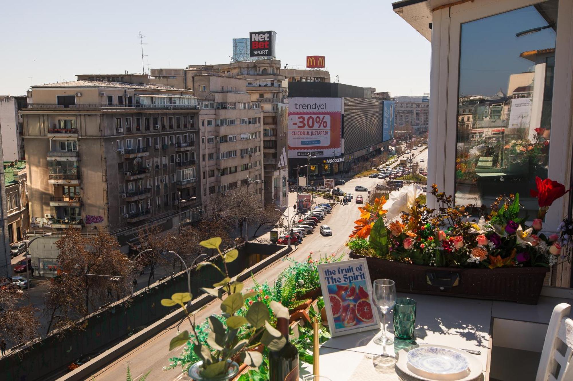 Old Town Apartment With Amazing View From The Balcony Bucureşti Eksteriør bilde